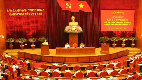 Orienta Partido Comunista de Vietnam relevos para nuevo mandato